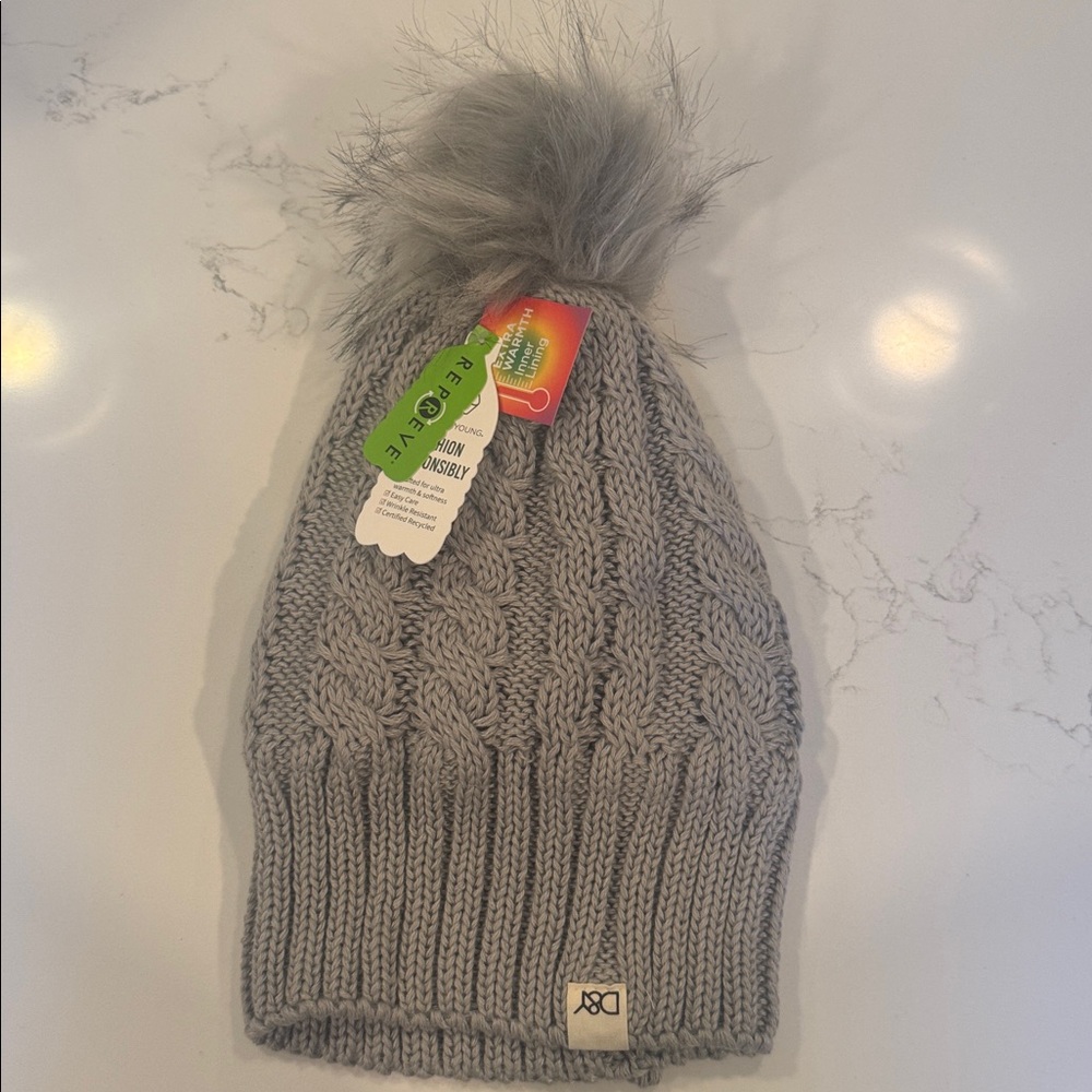 David and Young Gray‎ Cable Knit Lined Beanie with Faux Fur Pom